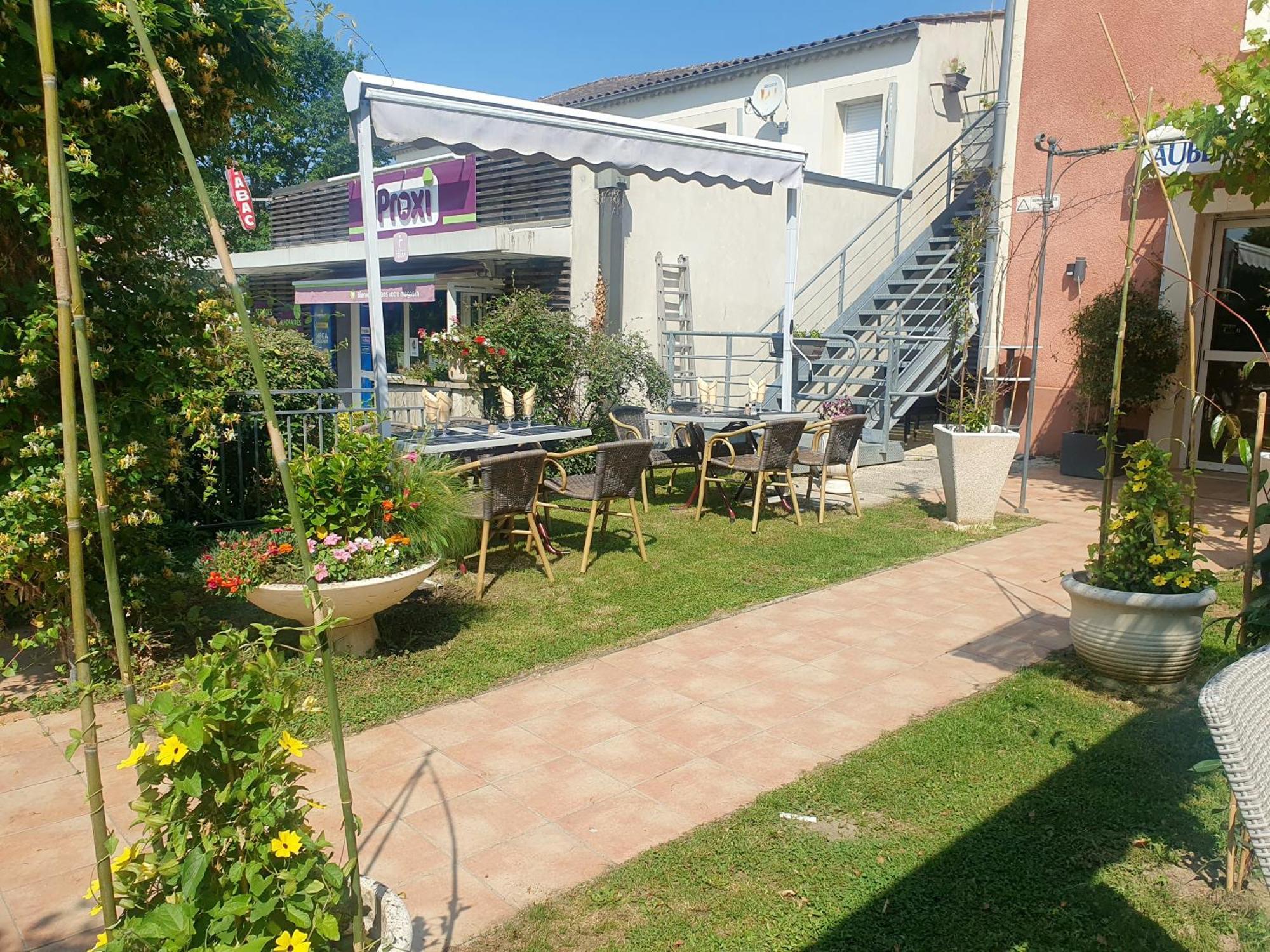 Auberge Des Lacs Bleus Clerac Exterior photo
